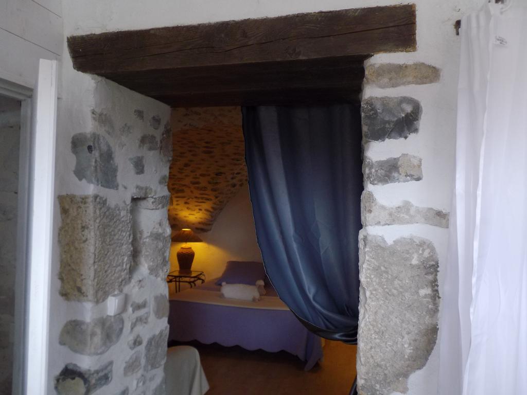 Chambres D'Hote Les Jardins De Prasserat Vallon-Pont-dʼArc Habitación foto